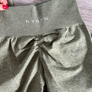 NVGTN scrunch bum leggings green